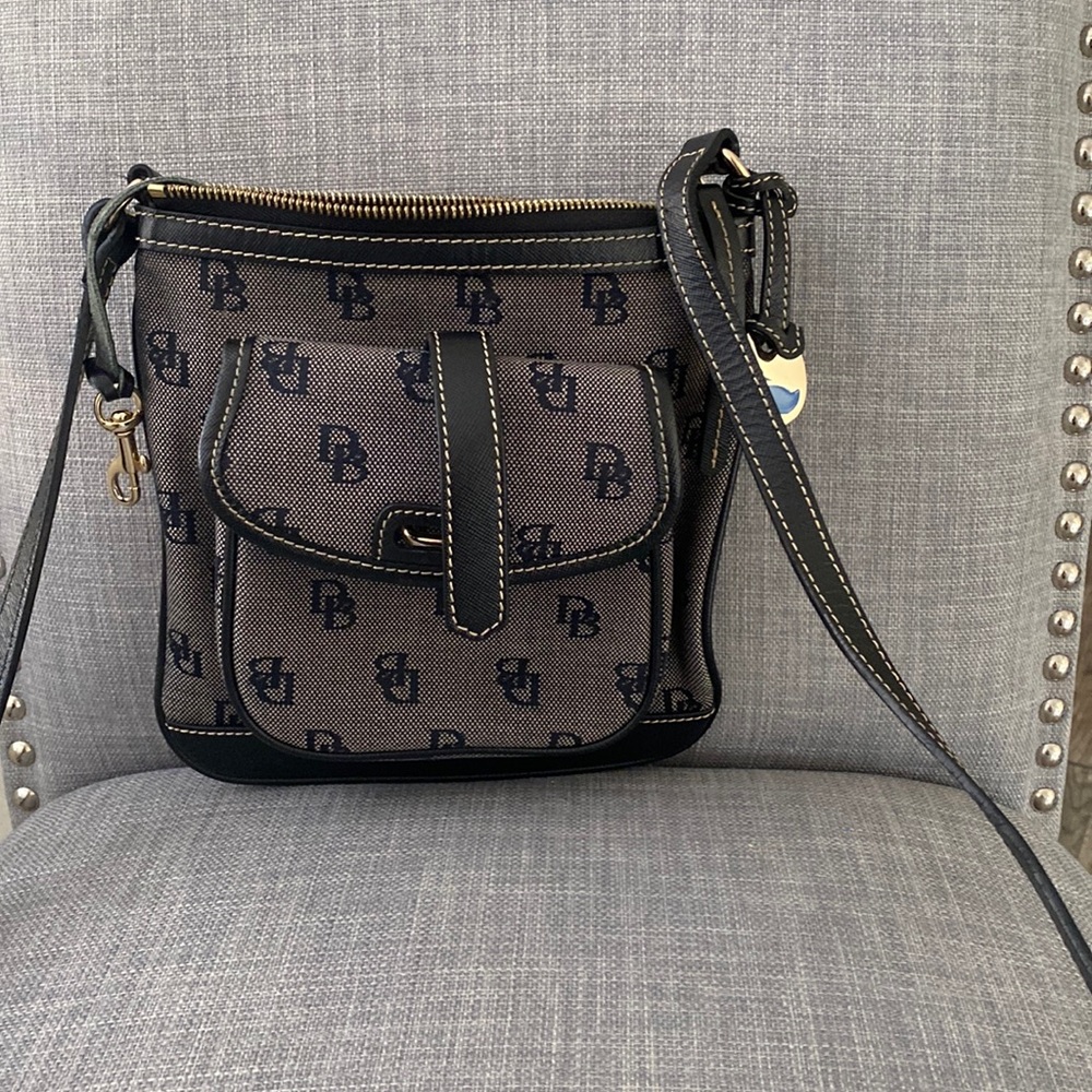 Authentic Dooney and Bourke Crossbody purse